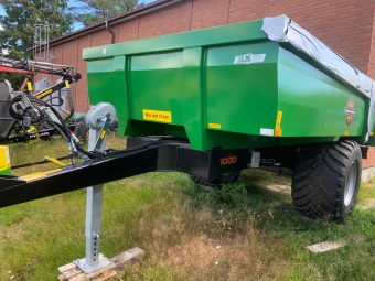 Palmse Entreprenaddumper D1000E Palmse D1000E Dumpervagn D1000E (enaxlad)Dumpervagn 176 100kr
600/50-22.5 ALLIANCE 885 8-BULTAT 3 200kr
Obromsad vagn
Draggla bultat med gla  40 mm 4 500kr
Baklucka topp-/sidohngd med entreprenadlm 9 200kr
Frg grn John Deere 4 400kr
Stdben vevbart 6 400kr
Bromsklossar med hllare 1 000kr
Ord. pris 204 800kr