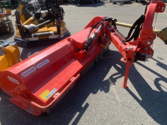 Slntklippare Maschio Giraffona 260 SE HD vrigt Maschio Giraffona 260 SE HD Frstrkt rotor HD
Arbetsbredd 257cm, 1220kg
Extern vxellda, Slpmedar, Pkrningsskydd
140-200hk, Dubbelhuv, Flytlge,
Vidvinkel PTO axel
Hammarslagor

Ord.pris 138 100kr+moms