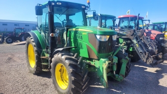 JOHN DEERE 6105R AQ TRAKTOR FR.LYFT (KUND) John Deere 6105R PREMIUM CAB TRAKTOR FR.LYFT  AUTOQUAD 24X24  540/65R38 BAK 480/65R24
AC  LUFTSTOL  RADIO/CD  3 DUBB.UTTAG  VAGNSBROMS  
TORKARE BAK  4 EXTRALJUS BAK  4 EXTRALUS FRAM 
HEL O HALVLJUS VID HYTTSTOLPE  FRAMSKRMAR 
SKRMBREDDARE BAK ROTERANDE LJUS
ELJOYSTICK I ARMSTD
...
MNR 85878
...
PRIS EXKL. MOMS: 525.000:-
...
Vi reserverar oss fr felskrivning. Kontakta alltid oss innan du ker och tittar, s vi kan skerstlla att maskinen finns p plats.
