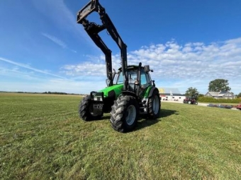 Deutz Agrotron 110 lastare Deutz-Fahr Agrotron 110 Som r i fint skick och redo fr en ny gare, kopplingsfri fram/back, AC, 4 DV bak mekaniska, lastarspak-el.
Fr mer info kontakta Tobbe Tel: 0498-65 45 05 

