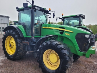 JOHN DEERE 7830 AP TRAKTOR John Deere 7830 TRAKTOR 650/65X42   600/65X28 NYA FRAMDCK  4 DB. UTTAG  COMMANDARM  PASS.STE 
...
MNR 35363
...
PRIS EXKL. MOMS: 569.000:-
...
Vi reserverar oss fr felskrivning. Kontakta alltid oss innan du ker och tittar, s vi kan skerstlla att maskinen finns p plats.
