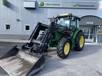 John Deere 5070M, Trima +3.0P lastare l 220 skopa John Deere John Deere 5070M Bukpltar och ventilskydd r monterad p maskin
Se bilder