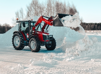 MASSEY FERGUSON 4708M  DYNA 2 vrigt MASSEY FERGUSON 4708M  DYNA 2 FL 3416X Lastare Euro/sms 3-e funk
Kopplings fri F/b Dyna 2 24/24
Air Konditionering
Instruktrs ste
Bakrute tork
Extra arbets belysning
Lastarfsten mekanisk
Ledade framskrmar
420/85-R34 340/24R24
Hitchkrok Swing bak
540/540e