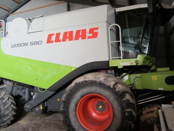 CLAAS LEXION 580 30 FOT SKRDETRSKA Claas LEXION 580 SKRDETRSKA 30 FOT 30 FOT  VARIO  BORDVAGN  SKRDEMTNING  
1050X32  60X26  AUTOPILOT
DRIFTSTID: CA 2400 MOTOR- / 1650 VERKTIMMAR
...
MASKINNR: 19735
...
PRIS EXKL. MOMS: 1.050.000:-
...
Vi reserverar oss fr felskrivning. Kontakta alltid oss innan du ker och tittar, s vi kan skerstlla att maskinen finns p plats.
