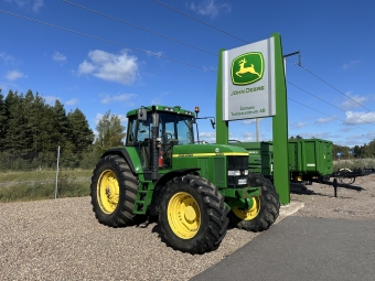 JD 7810 4WD TRAKTOR. BEG/FNP699 John Deere 7810 