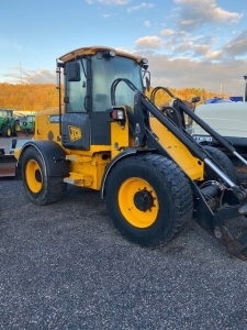 JCB 412S LASTMASKIN JCB 412S LASTMASKIN BACKKAMERA  EXTRALJUS FRAM OCH BAK  STORA BM  3 FUNKTION  AC  LUFTSTOL
...
MNR 34223
...
PRIS EXKL. MOMS: 439.000:-
...
Vi reserverar oss fr felskrivning. Kontakta alltid oss innan du ker och tittar, s vi kan skerstlla att maskinen finns p plats.
