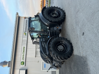 Valtra T 235 Direct Valtra T235 med frontlyft 