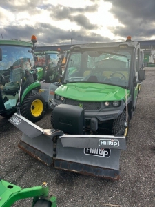 JOHN DEERE XUV865M GATOR John Deere XUV865M GATOR HILLTIP 1850 VIKPLOG  HILLTIP 380-RS SPRIDARE 
HYTT MED VRME  SERVO  EXTRALJUS ROTERANDE LJUS
...
MNR 24505
...
PRIS EXKL. MOMS: 319.000:-
...
Vi reserverar oss fr felskrivning. Kontakta alltid oss innan du ker och tittar, s vi kan skerstlla att maskinen finns p plats.
