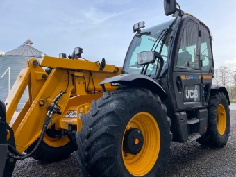 JCB 542-70 AGRIPRO TELESKOPLASTARE JCB 542-70 AGRIPRO TELESKOPLASTARE ST.BM  460/70X24 CA 85%  HITCH  
...
MNR 34647
...
PRIS EXKL. MOMS: 1.069.000:-
...
Vi reserverar oss fr felskrivning. Kontakta alltid oss innan du ker och tittar, s vi kan skerstlla att maskinen finns p plats.
