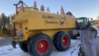 OLBY 15 m3 Tankvagn Olby 15 m3 6 Tums lastkran
Centrifugal vid lastning och lossning