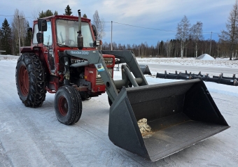 Traktor Volvo BM500 med Quicke 330 Euro-fste Volvo-BM 500 Volvo BM500 med Quicke 330 lastare som har Euro-fste sljes fr kunds rkning tillsammans med en fin 215cm l snskopa och piggkedjor.