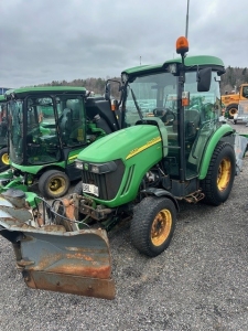 JOHN DEERE 3520 4WD KOMPAKTTRAKTOR John Deere 3520 4WD KOMPAKTTRAKTOR FJRS 175 VIKPLOG FJRS 400/1100 SJLVLASTANDE SPRIDARE
E-HYDROSTAT EXTRA LJUS ROTERANDE LJUS RADIO/CD AC
...
MNR 84995
...
PRIS EXKL. MOMS 199.000:-
...
Vi reserverar oss fr felskrivning. Kontakta alltid oss innan du ker och tittar, s vi kan skerstlla att maskinen finns p plats.
