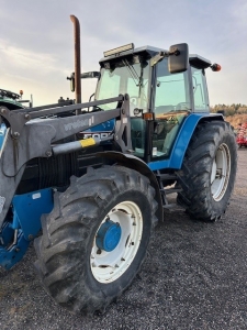 FORD NEW HOLLAND 8240 TRAKTOR Ford New Holland 8240 TRAKTOR UTR VRETEN F17LB  LASTARE 3DJE FUNKTION FRONTLYFT UTAN ARMAR 
FRAMSKRMAR 16,9-28 FRAMDCK 30% 20,8R38 30% EXTRALJUS FRAM OCG BAK
ROTERANDE LJUS KOPPLINGSFRI SNABVXEL TORKARE BAK
MOMSSMITTAD
...
MNR 37502
...
PRIS: 299.000:- OBS! INGEN MOMS
...
Vi reserverar oss fr felskrivning. Kontakta alltid oss innan du ker och tittar, s vi kan skerstlla att maskinen finns p plats.
