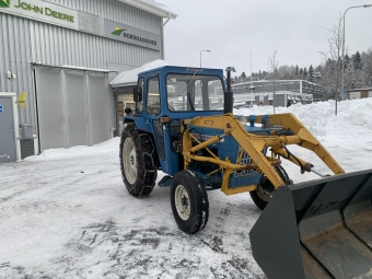 Ford 3000 med lastare skopa & snkedjor vrigt Ford 3000 Trima 800 lastare Ford 3000 med Trima 800 lastare, skopa och piggkedjor
se bilder