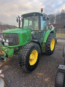 JOHN DEERE 6220 SE TRAKTOR John Deere 6220 SE TRAKTOR KOPPLINGSFRI FRAM BACKLDA  4 KOPPLINGSFRIA SNABBVXLAR  LUFTSTOL  AC
EXTRA LJUS FRAM OCH BAK  ROTERANDE LJUS  FRAMSKRMAR  FRONTLYFT FRONT PTO 
HOLMS 280 VIKPLOG FJRS 850/1800 SANDSPRIDARE  TRIMA LASTARJRN  NOKIA INDUSTRIHJUL 
...
MNR 82308
...
PRIS EXKL. MOMS: 355.000:-
...
Vi reserverar oss fr felskrivning. Kontakta alltid oss innan du ker och tittar, s vi kan skerstlla att maskinen finns p plats.
