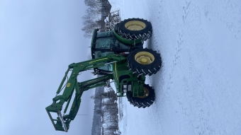 Traktor John Deere 5720 med lastare John Deere 5720 med lastare FInt skick om man ser till timmarna.
Ring fr mer info