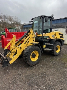 YANMAR V100 HJULLASTARE Yanmar V100 HJULLASTARE LUFTSTOL AC EXTRALJUS FRAM OCH BAK ROTERANDE LJUS STEG 5 MOTOR
SMS FSTE HYDR REDSKAPSLS 3 DJE FUNKTION LASTDMPNING
...
MNR 29659
...
PRIS EXKL. MOMS: 520.000:-
...
Vi reserverar oss fr felskrivning. Kontakta alltid oss innan du ker och tittar, s vi kan skerstlla att maskinen finns p plats.
