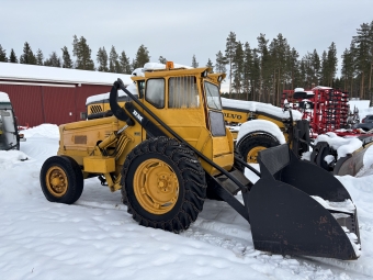 Baklastare Volvo BM 218 med Skopa Volvo-BM 218 med skopa och snkedjor Skopa
Snkedjor
Ny koppling
Nya bromsar
Ny generator