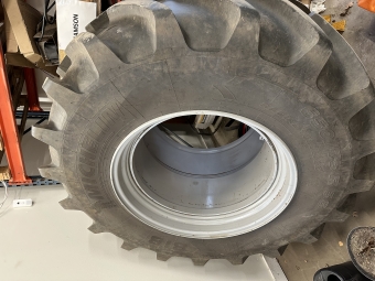 MICHELIN MACHXBIB 650/75X38 DUBBELMONTAGE Michelin 650/75X38 DUBBELMONTAGE 650/75X38 CA 90%  INKL. SPNNARE
...
MNR 38181
...
PRIS EXKL. MOMS: 89.000:-
...
Vi reserverar oss fr felskrivning. Kontakta alltid oss innan du ker och tittar, s vi kan skerstlla att maskinen finns p plats.
