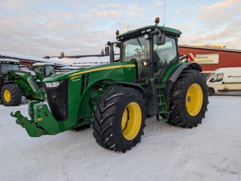 John Deere 8370R med frontlyft -2015 John Deere 8370R Framaxelfjdring
Frontlyft
ACS Styrning 
Autotrac aktivering 
SF 3000 mottagare
Lyftarmar Cat3, Cat4 medfljer
Expert Checkt

Denna maskin omfattas ej av ML Trygghetskp 3mn/100tim
Maskinen sljes fr kunds rkning utan garanti.
Fr mer information kontakta din sljare.