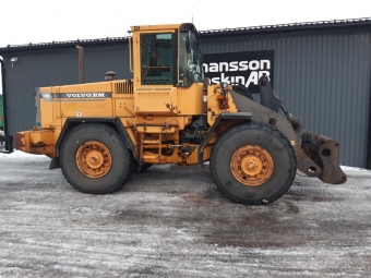 VOLVO L90C vrigt VOLVO L90C Centralsmrjning
3e och 4e funktion
Lastarmsfjdring
Saipade Vinterdck 20,5-25
Motorvrmare
113Kw
Bra Maskinellt, ful i frgen