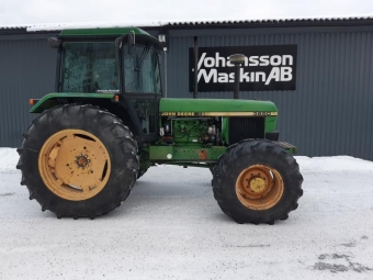 JOHN DEERE 3650 SKOGSUTRUSTAD vrigt JOHN DEERE 3650 SKOGSUTRUSTAD Uppdrag 225000 ex moms
18,4-38 16,9-24
2x dubbelverkande uttag bak + fri rutur
84 Kw
Fljer med bukskydd, skrmar fram samt vndbar skogsstol