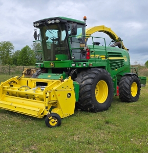 JOHN DEERE 7350 SJLVGENDE HACK John Deere 7350 SJLVGENDE HACK PRODRIVE 40 KM  900X32 580X24 DCK  4WD  LUFTSTE  IVLOC TRANSMISSION  48 KNIVAR 
FLTKONTOR  1100l TANK  CENTRALSMRJNING  HD GRSKNIV  KRNPROCESSOR
INKL.3 METERS GRSBORD SERIENR KM630BX110869  CORNCRACKER
MOTOR CA 3500 TRUMMA CA 2500 TIMMAR
...
MNR 10253
...
PRIS EXKL. MOMS: 1.175.000:-
...
Vi reserverar oss fr felskrivning. Kontakta alltid oss innan du ker och tittar, s vi kan skerstlla att maskinen finns p plats.
