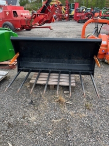 L 150 GDSELGREP EURO l 150 GDSELGREP EURO DEMOKRD 1 TIMME  EUROFSTE
...
MNR 38807
...
PRIS EXKL. MOMS: 9.900:-
...
Vi reserverar oss fr felskrivning. Kontakta alltid oss innan du ker och tittar, s vi kan skerstlla att maskinen finns p plats.
