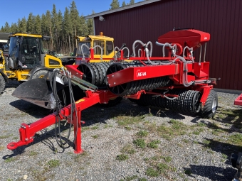 Vlt Tip-Roller HE-VA 8,2 meter HE-VA Tip Roller 8,2 meter 620 mm/24"Cambridge
Hjul 400/60x15,5
MSeeder m/Auto C.16
Multi-Seeder 660 l