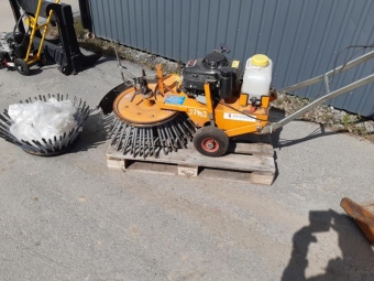 OGRS BORSTE HONDA MOTOR vrigt OGRS BORSTE HONDA MOTOR Uppdrag
Extra borste
Honda motor OHV 160
Modell KM 12 SV