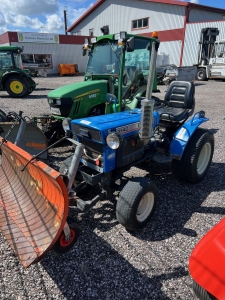 ISEKI TX 2140F KOMPAKTTRAKTOR FR.LYFT Iseki TX 2140F KOMPAKTTRAKTOR FRONTLYFT  SNPLOG STLLBAR
...
MNR 38932
...
PRIS EXKL. MOMS: 32.000:-
...
Vi reserverar oss fr felskrivning. Kontakta alltid oss innan du ker och tittar, s vi kan skerstlla att maskinen finns p plats.
