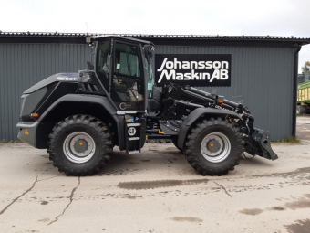 WEIDEMANN 9580T TELESKOPLASTARE BLACK vrigt WEIDEMANN 9580T TELESKOPLASTAR Deutz TCD 4,1 S5 115Kw
Ecospeed P370 40km/h
Eluppvrnda ytterspeglar
Mobil hllare
Luftstol med vrme
Led Performans Bom
Blixt ljus Led
8x Led arbets belysning Performans
Teleskopa arm LS996 5,4m Stora BM
Last arms dmpare
2x hydrual bak+ fri retur
180L/min Load- sensing
3e funktion fram + fri retur
7-stift el bak
3stift el fram
Radio komplett
Central smrjning
Drag bak automatiskt 38mm
Hydualisk slpvagns broms
Motorr och hydral tank vrmare 220v
Handgas+ hand inch
Skak funktion skopa
Stora BM Hyd lsning
SSL- Drive
Back varnare
Lower brake valve
540/70R24 Michelin Bibl
Ecipcare 36 mn