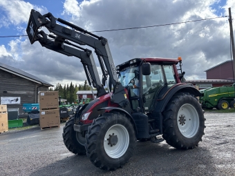 Valtra N103 Hitec 5 med Valtra 36 lastare Valtra N103 Hitec 5 