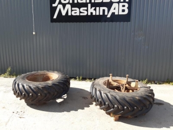 DUBBELMONTAGE HJUL 16,9-30 MF 50R vrigt DUBBELMONTAGE 16,9-30 MF 50R Uppdrag
Passat bla Massey Ferguson 50R 50B
Mek spnnar inne i flgen
Good Year