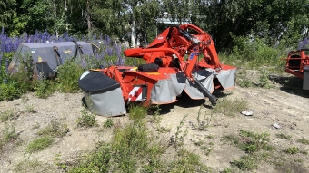 Sltterkross Kuhn FC3525DF Front Isobus Kuhn FC 3525 DF Fin Kuhn frontsltterkross, bara gtt 2 ssonger.
Ring fr mer info.
