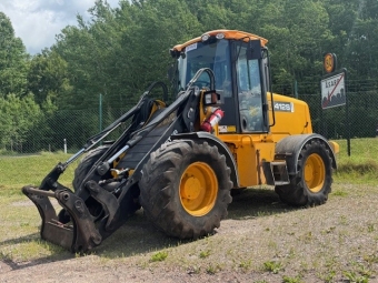 JCB 412S AGRI LASTMASKIN (KUND) JCB 412S AGRI LASTMASKIN (KUND) MICHELIN 500/70X24 CA 10-15%
ST.BM.  HYD.SNABBKOPPLING SELECTOFIX
AC. RADIO. BACKKAMERA
CA 9900TIM
KUNDFRMEDLING - GEORG ZETTERBERG ANSVARIG
...
MNR 24999
...
PRIS EXKL. MOMS: 349.000:-
...
Vi reserverar oss fr felskrivning. Kontakta alltid oss innan du ker och tittar, s vi kan skerstlla att maskinen finns p plats.
