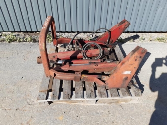 ÅLÖ FRONTLASTAR RAM TYP E Övrigt ÅLÖ FRONTLASTAR RAM 2030 Spruket ram Vänster sida  
resevdels maskin
Hydral tuber i bra skick
Säljes som gör det själv
Front Lastare
Ålö 2030