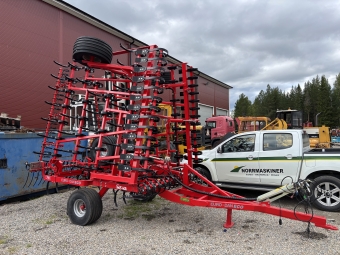 Harv HE-VA Euro-Dan ECO 7m (bogserad) HE-VA Euro-Dan ECO 7 meter 3870100 Euro-Dan ECO 7m (bugseret) m/4 singel hjul, m/hydraulisk lft
3897700 Spring-Board Lamell-planke, 7m hydr., forr.(100x8mm slidplade)
3870900 Langfingerharve 7m f/Euro-Dan 
3895100 Lygtest m/ledning og stik (Euro-Dan ECO)
3895050 Reservehjul m/beslag