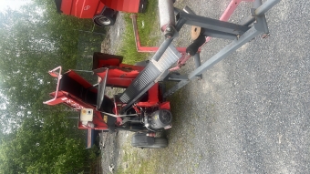 Vedmaskin Pilkemaster Evo 36 EL Pilkemaster Vedmaskin Evo 36 Elevatorband och inmatingsbordbytt.
Elmotor bytt fr 2 r sedan.