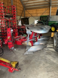 AGROLUX MRT4975 AX VXELPLOG Agrolux MRT4975 AX VXELPLOG FRPLOG  SKIVRIST  KNIVRIST  FRBREDDARE
...
MNR 12364
...
PRIS EXKL. MOMS: 115.000:-
...
Vi reserverar oss fr felskrivning. Kontakta alltid oss innan du ker och tittar, s vi kan skerstlla att maskinen finns p plats.
