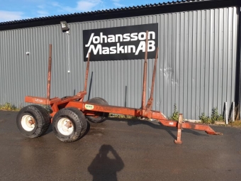 SKOGSVAGN KMA BOGGI 9TON Övrigt SKOGSVAGN KMA BOGGI 9TON 400-15,5
modell 53190
Övre bomen är 410 lång nedre dragbom är 145