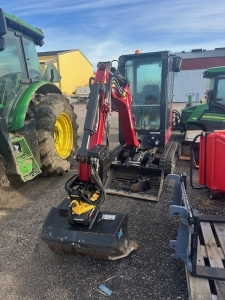 YANMAR SV19 GRVARE Yanmar SV19 GRVARE EXTRA LJUS ROTERANDE LJUS RADIO BREDDBARA LARVER
ENGCON ROTORTILT PLANERINGSSKOPA GRVSKOPA SMALSKOPA
GALLERSKOPA TJLKROK
...
MNR 36636
...
PRIS EXKL. MOMS: 435.000:-
...
Vi reserverar oss fr felskrivning. Kontakta alltid oss innan du ker och tittar, s vi kan skerstlla att maskinen finns p plats.

