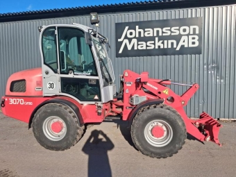 WEIDEMANN 3070 CX 80 EURO Övrigt WEIDEMANN 3070 CX 80 EURO 405/70R18 Däck
Eurofäste  med hyd låsning
Lastarms dämpare
3-e funktion flat face kopplingar
Drag bak
Motorvärmare 220v
timräknare står still uppskattad timmar enlig tid ägare
Super fin maskin som stått i maskinhall