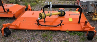 Perfect LB275 grs & slyrjare m. k-axel och utr. Perfect LB 275V m. utr. 1 st Stdrulle bak, komplett
3 st Stdtallrik
1 sats Pivothjul 4 st
(Ny pris 2024: 93 700 kr)