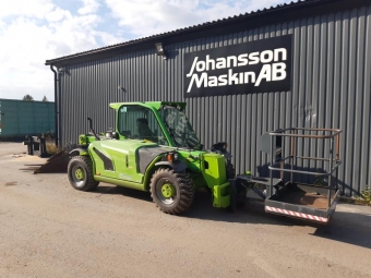 MERLO P25.6 TELESKOPLASTARE Övrigt MERLO P25.6 TELESKOPLASTARE Planerskopa 180 Hydaliska Pallgaffel 5ton 120 ben 1500 ram
Person korg för 2 pers
P25,6 Max last 2500kg
Tillverkad 2011