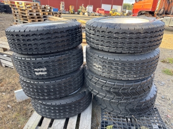 Hjul kompl Nortena 295/60R22,5 8 bult vrigt Kompletta hjul 295/60R22,5 3000kr+moms per styck.
Inkl.miljavgift