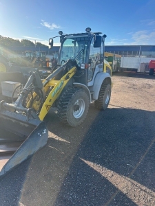 KRAMER 5055 LASTMASKIN (KUND) Kramer 5055 LASTMASKIN (KUND) KUNDFRMEDLING
...
EXTRALJUS FRAM OCH BAK BLIXTRAMP P TAK HYDR REDSKAPSLS 
PLANERINGSSKOPA PALLGAFFLAR FJRS 175 VIKPLOG FJRS 400/1100 SPRIDARE
MULTIDOC FRAM
...
MNR 34227
...
PRIS EXKL. MOMS: 649.000:-
...
Vi reserverar oss fr felskrivning. Kontakta alltid oss innan du ker och tittar, s vi kan skerstlla att maskinen finns p plats.
