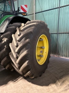 ALLIANCE VF 710/75X42 DUBBELMONTAGE Alliance VF 710/75X42 DUBBELMONTAGE INKOMMANDE MARS 2026
...
KOMPLETT MED SPNNARE  CA 95%
AGRIFLEX 372+ CFO 181D TL
DUOFIXX STLPAKET  FLGAR  TRUMMOR  6 SPNNARE PER SIDA
...
MNR 34017
...
PRIS EXKL. MOMS: 140000:-
...
Vi reserverar oss fr felskrivning. Kontakta alltid oss innan du ker och tittar, s vi kan skerstlla att maskinen finns p plats.
