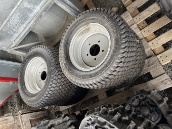 Dck och kompletta hjul till Avant Avant Kompletta hjul och dck Avant Kompletta hjul 23x8.50-12 6bult TR 4st
Kompletta hjul 27x8.50-15 10bult Industri 4st
Kompletta hjul 23x10.50-12 5bult TR 3st Turf 4st
Kompletta hjul 26x812.00-12 10bult TR 5st
Kompletta hjul 380/55-17 10bult TR 4st
Dck 380/55-17 TR 800-serien 4st