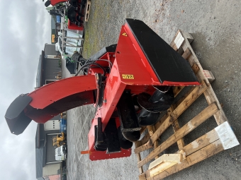 Snfrs Tokvam 241THS FLEX Tokvam 241THS FLEX 241 THS FLEX r en av vra mest flexibla snsfrsar och kan dras, backas och frontmonteras som standard. Behver du en flexibel och funktionell frs i mellansegmentet med den vlknda Tokvam-kvaliteten, d r detta rtt snfrs fr dig!

241 THS FLEX passar medelstora traktorer frn 70 hk till 110 hk.

Frdelar med Tokvam 241 THS FLEX
Tandad inmatarskruv som ltt trnger igenom hrd sn och is.
Hardox i flkthus.
Samma vxellda fr dragning, backning och frontmontering.